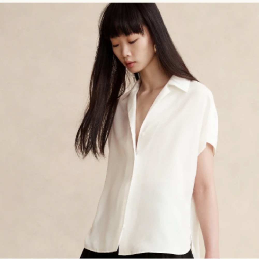 XXS petite 100% Silk Banana Republic Resort Shirt in Iced Vanilla